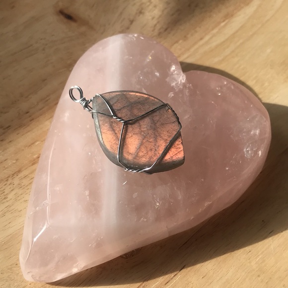 “Sunset”Labradorite leaf pendant - Picture 4 of 8